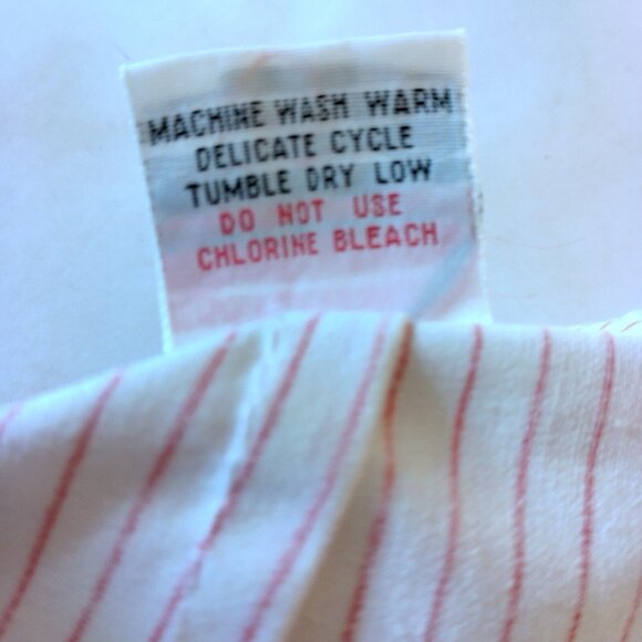 Vintage 1960s Shorts Women Size 11 White Red Striped Snap Pockets Hong Kong READ - Picture 5 of 15